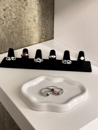 Tyto prsteny s barevným zdobením najdete už brzy na e-shopu - přidáváme pár kusů do sekce limitované kolekce! 💍 Sledujte...